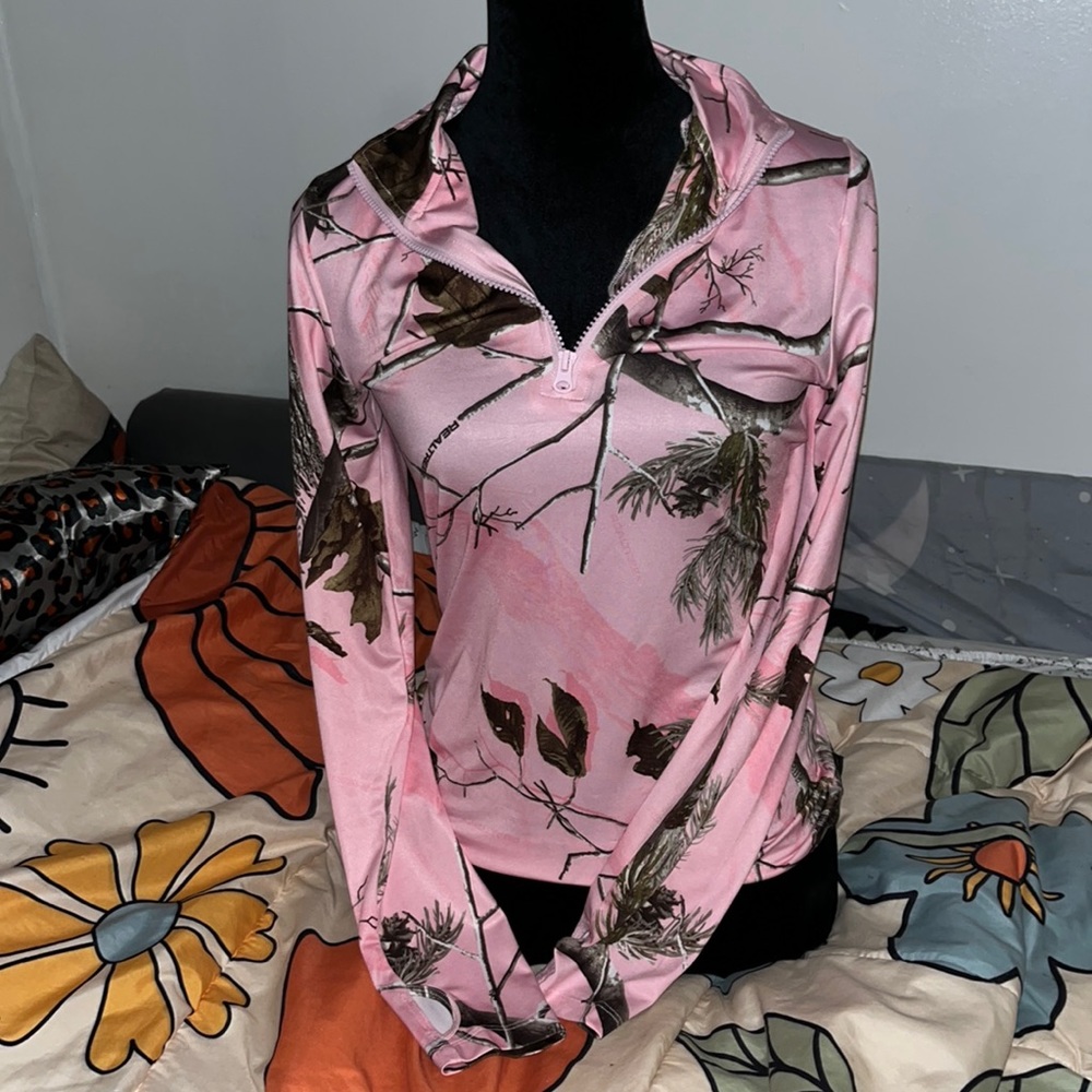 NWOT camo pullover